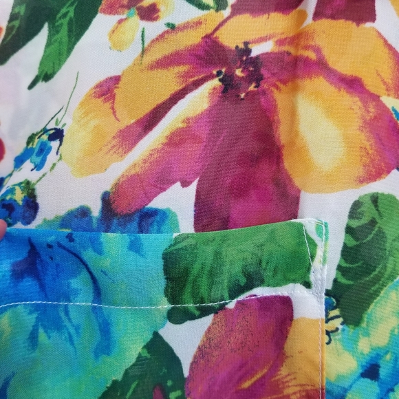 Vibrant Floral Blouse, Semisheer Fabric, Buttoned Front, One Size fits Most. - Picture 12 of 14